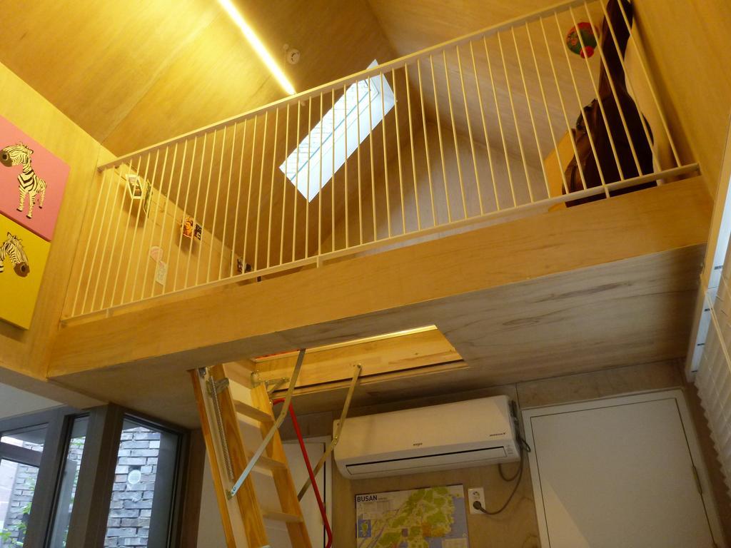 Inside Busan Hostel Екстериор снимка