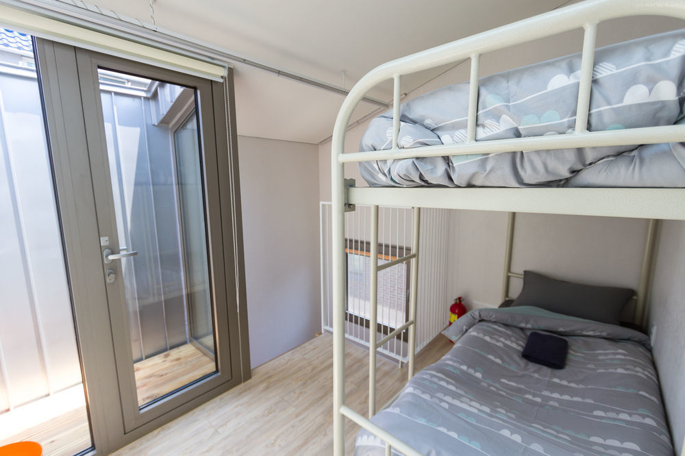 Inside Busan Hostel Екстериор снимка