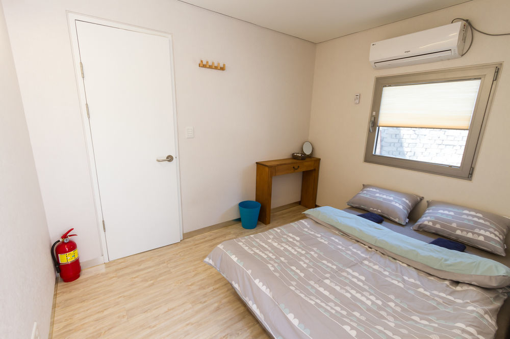 Inside Busan Hostel Екстериор снимка