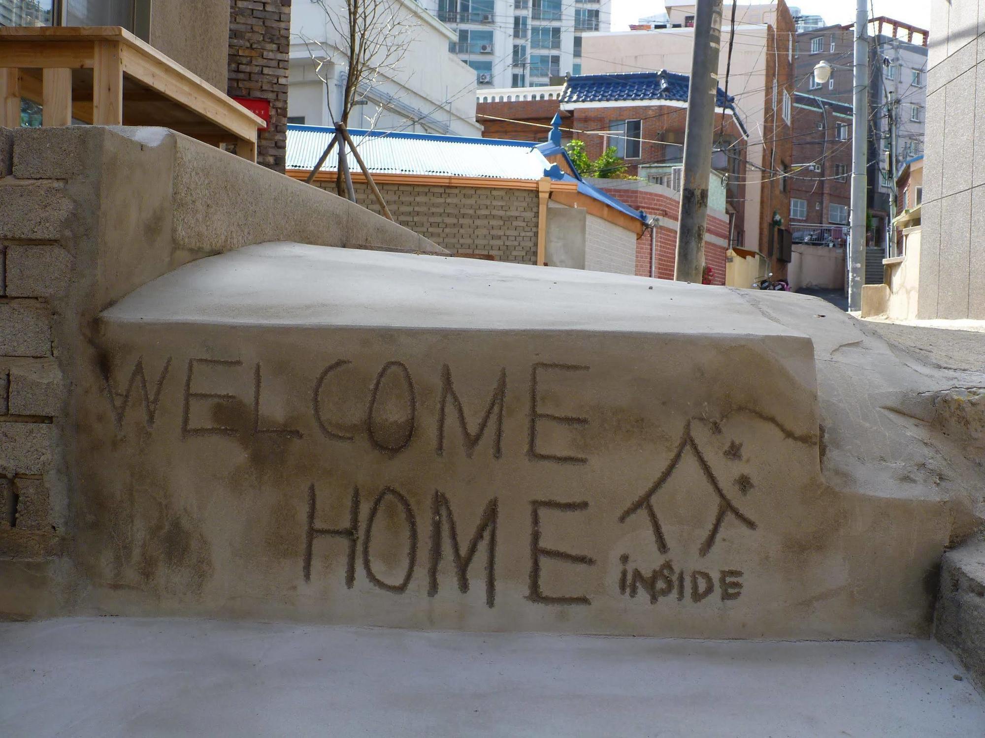 Inside Busan Hostel Екстериор снимка