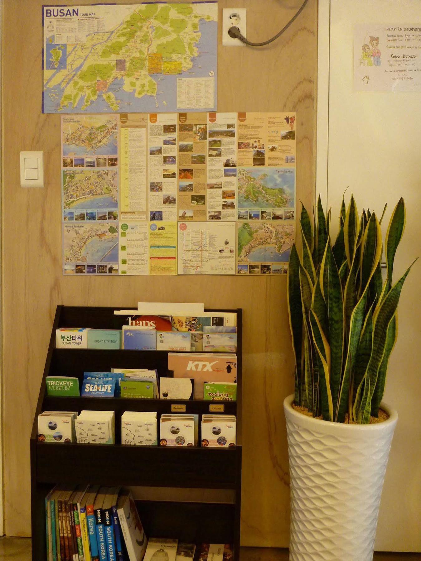 Inside Busan Hostel Екстериор снимка