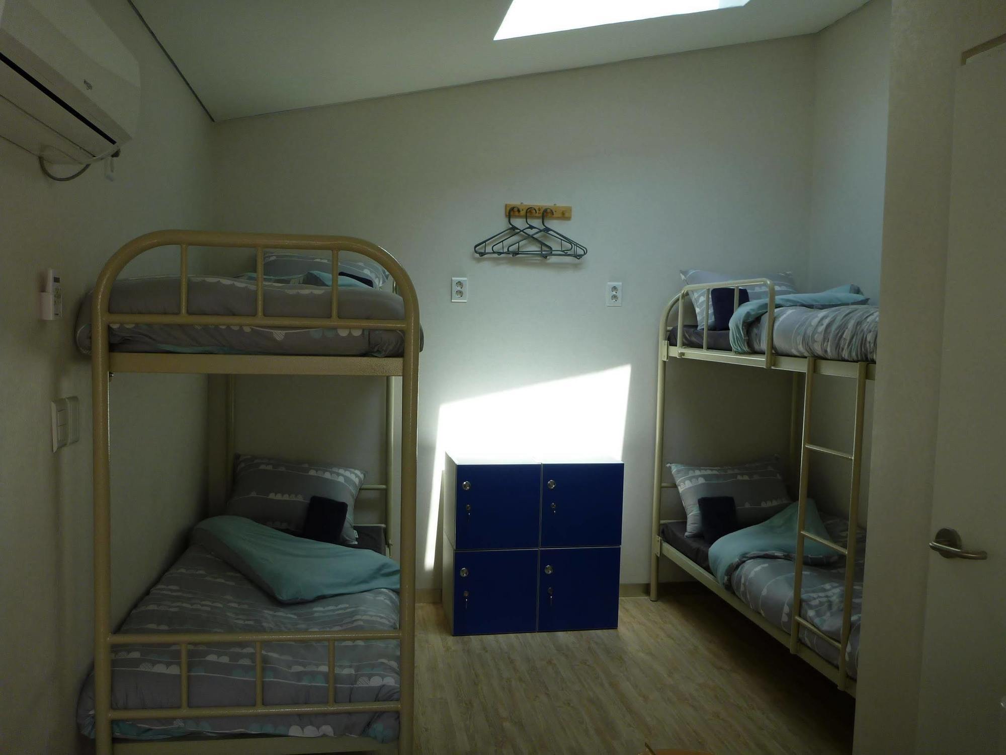 Inside Busan Hostel Екстериор снимка